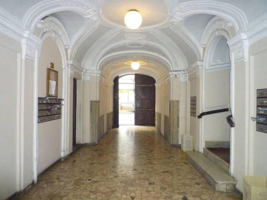 Elegante Appartamento In Centro. Turin Exterior photo